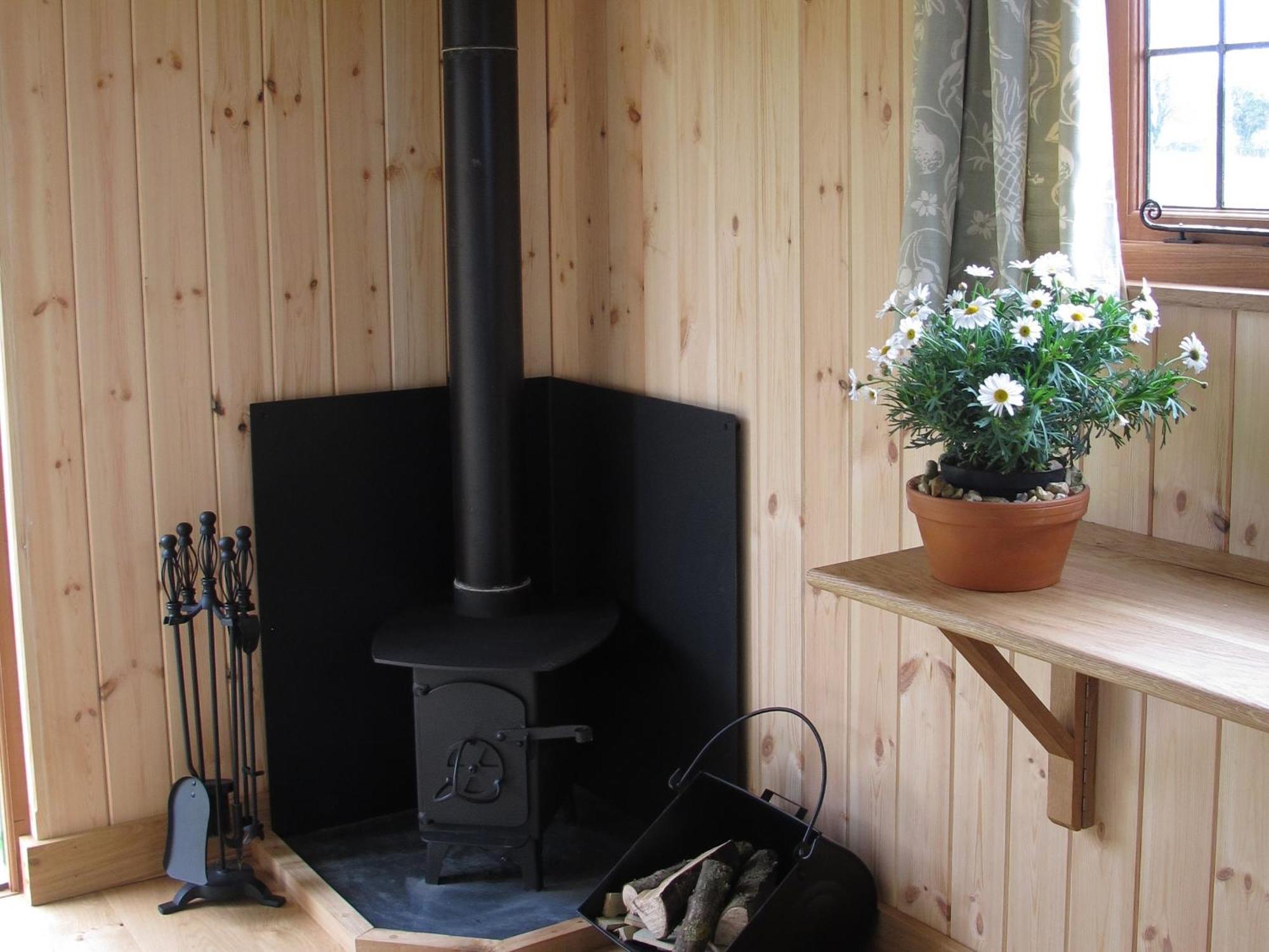 Marshwood Farm B&B And Shepherds Hut Dinton  Dış mekan fotoğraf