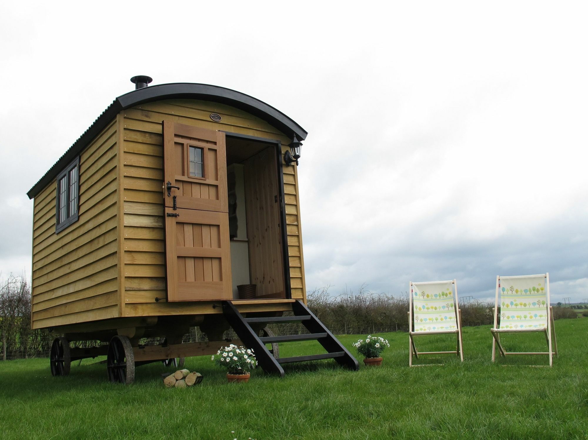 Marshwood Farm B&B And Shepherds Hut Dinton  Dış mekan fotoğraf