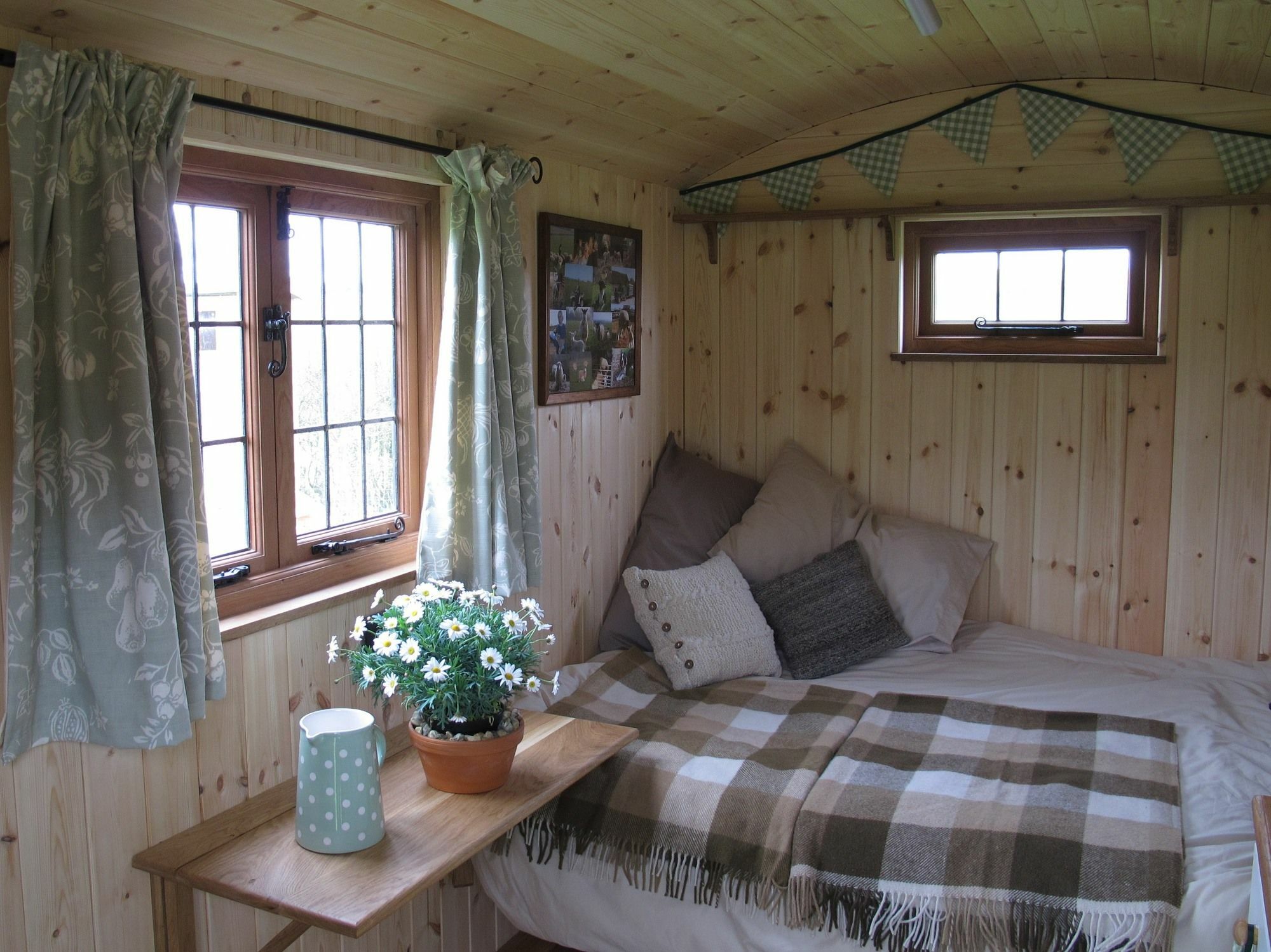 Marshwood Farm B&B And Shepherds Hut Dinton  Dış mekan fotoğraf