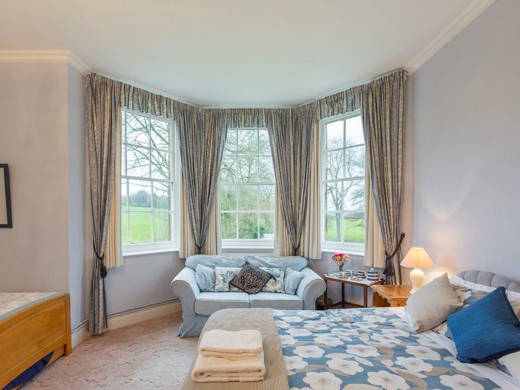 Marshwood Farm B&B And Shepherds Hut Dinton  Dış mekan fotoğraf